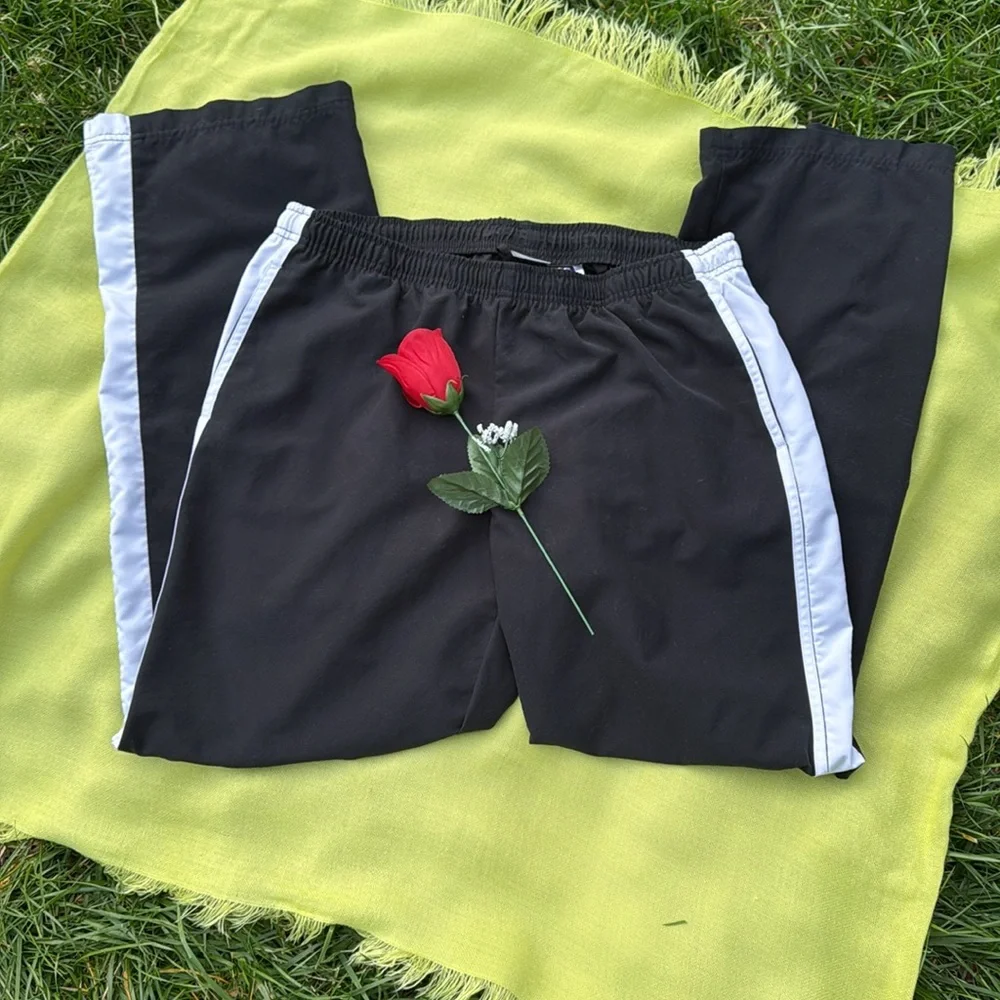 ✔️ NIKE; Black Work Out; Hang Out Pants w/White Side Stripes in Misses Size Lg!! - Picture 1 of 11